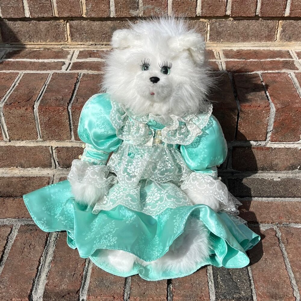 Tilly Creations White Cat in Victorian Green Satin‎ & Lace Dress 21" Tall - READ